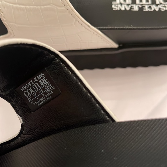 ‼️‼️‼️SOLD‼️‼️‼️Versace Jeans Couture white Baroque Buckle Beach Sandal EUR 37 U - Picture 4 of 8